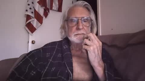 Snapshot of alphauniform chatting on April 2026 05:43:01 PM AlphaUniform online show from April 2026 05:43:01 PM