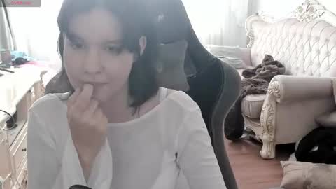 alyaska_yang online show from June 2026 02:32:02 PM