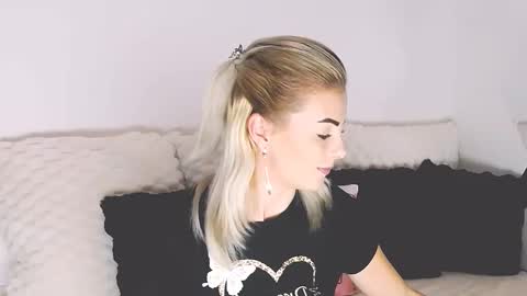 Snapshot of alyblonde chatting on November 2025 10:05:01 AM aly online show from November 2025 10:05:01 AM