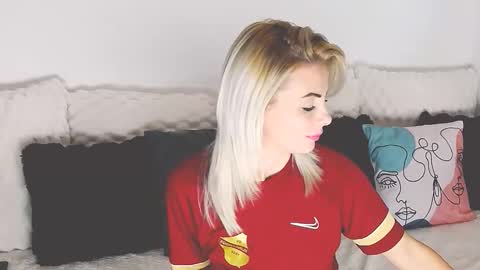 Snapshot of alyblonde chatting on November 2025 10:26:01 AM aly online show from November 2025 10:26:01 AM