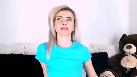 Snapshot of alyblonde chatting on February 2026 02:01:02 PM aly online show from February 2026 02:01:02 PM