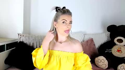 Snapshot of alyblonde chatting on March 2026 10:31:02 AM aly online show from March 2026 10:31:02 AM