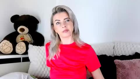 Snapshot of alyblonde chatting on March 2026 10:05:02 AM aly online show from March 2026 10:05:02 AM