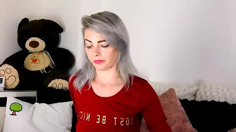 Snapshot of alyblonde chatting on April 2026 11:00:01 AM aly online show from April 2026 11:00:01 AM