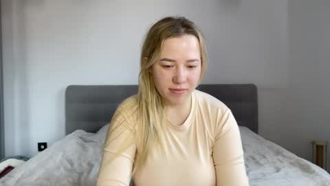 Snapshot of alyrasun chatting on May 2026 07:03:01 AM Al online show from May 2026 07:03:01 AM