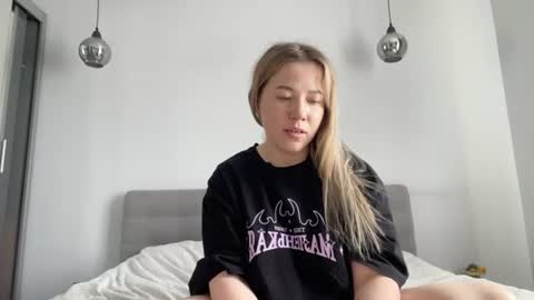Snapshot of alyrasun chatting on June 2026 12:22:01 PM Al online show from June 2026 12:22:01 PM