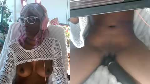 Snapshot of alys_at_college chatting on May 2026 01:52:01 PM Sweet Alys online show from May 2026 01:52:01 PM