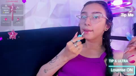 Snapshot of alys_molly chatting on December 2024 02:17:02 PM sopie online show from December 2024 02:17:02 PM