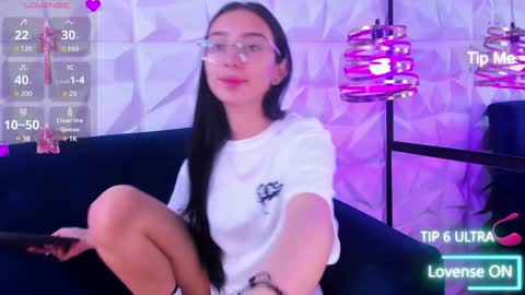 Snapshot of alys_molly chatting on December 2024 11:10:01 AM sopie online show from December 2024 11:10:01 AM