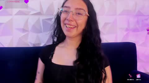 Snapshot of alys_molly chatting on December 2024 11:18:01 AM sopie online show from December 2024 11:18:01 AM