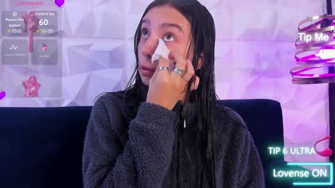 Snapshot of alys_molly chatting on January 2025 11:05:02 AM sopie online show from January 2025 11:05:02 AM