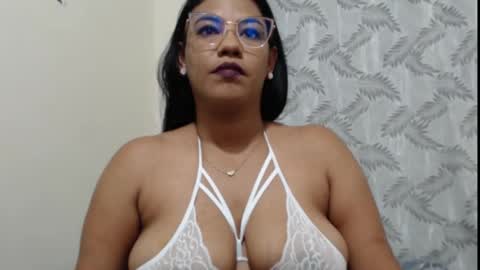 Snapshot of alyson_milf chatting on January 2025 10:30:02 PM alyson online show from January 2025 10:30:02 PM