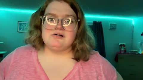 Snapshot of alyssa6960545 chatting on September 2025 11:50:01 PM Lily online show from September 2025 11:50:01 PM