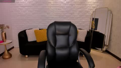 Aly  online show from November 2025 11:21:01 AM