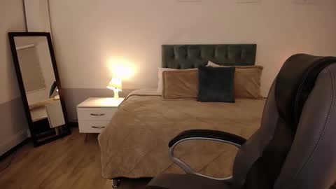 alyssia wolds online show from January 2025 12:39:02 PM