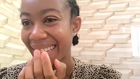 Snapshot of amah17 chatting on October 2025 10:33:01 AM Amah online show from October 2025 10:33:01 AM