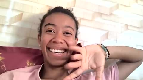 Snapshot of amah17 chatting on April 2026 11:47:02 AM Amah online show from April 2026 11:47:02 AM