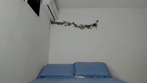 Snapshot of amaia_baez chatting on October 2025 07:41:01 PM AMAIA online show from October 2025 07:41:01 PM