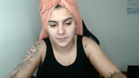 Snapshot of amanda5star chatting on January 2026 08:29:01 PM The queen of the biceps online show from January 2026 08:29:01 PM