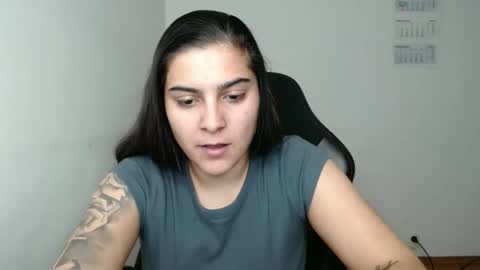 Snapshot of amanda5star chatting on March 2026 05:31:02 PM The queen of the biceps online show from March 2026 05:31:02 PM