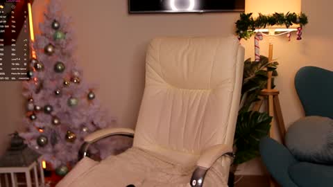 Amanda  fox online show from December 2024 01:24:02 PM