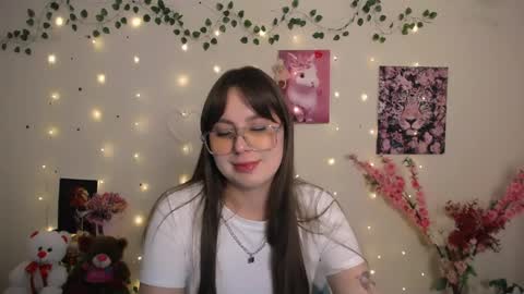 Snapshot of amanda_bright_ chatting on June 2026 02:33:01 PM amanda_bright_ online show from June 2026 02:33:01 PM