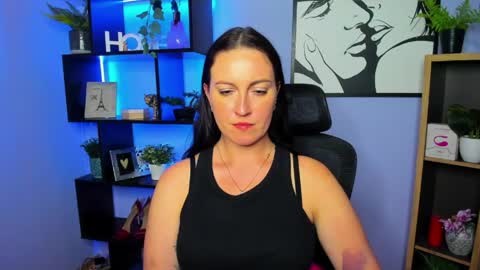 Snapshot of amanda_burn chatting on April 2026 05:30:01 PM Amanda online show from April 2026 05:30:01 PM