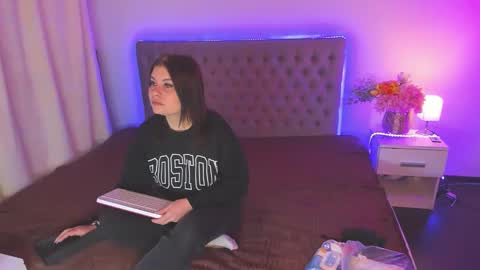 Snapshot of amandahoppe chatting on April 2026 04:50:01 AM Amanda online show from April 2026 04:50:01 AM