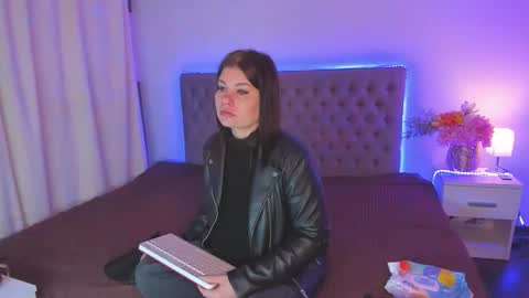 Snapshot of amandahoppe chatting on April 2026 04:49:02 AM Amanda online show from April 2026 04:49:02 AM
