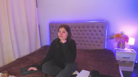 Snapshot of amandahoppe chatting on May 2026 04:51:02 AM Amanda online show from May 2026 04:51:02 AM