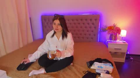 Snapshot of amandahoppe chatting on May 2026 04:52:01 AM Amanda online show from May 2026 04:52:01 AM