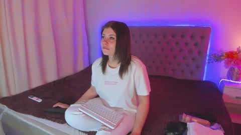 Snapshot of amandahoppe chatting on June 2026 04:37:01 AM Amanda online show from June 2026 04:37:01 AM