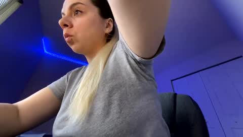 Snapshot of amandainbloom chatting on February 2025 11:15:02 PM Amanda online show from February 2025 11:15:02 PM