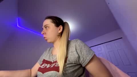 Snapshot of amandainbloom chatting on February 2025 09:43:02 AM Amanda online show from February 2025 09:43:02 AM