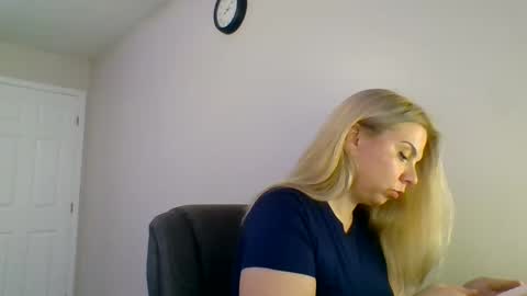 Snapshot of amandainbloom chatting on October 2025 03:08:01 AM Amanda online show from October 2025 03:08:01 AM