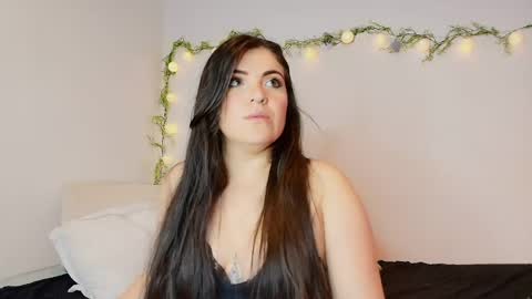 Snapshot of amara_vega chatting on May 2026 11:18:02 AM Amara Vega online show from May 2026 11:18:02 AM