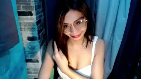Snapshot of amarabellax chatting on May 2026 01:10:02 AM BELLA online show from May 2026 01:10:02 AM