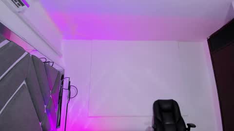 Snapshot of amaralewis chatting on May 2026 12:45:02 PM AMARA online show from May 2026 12:45:02 PM