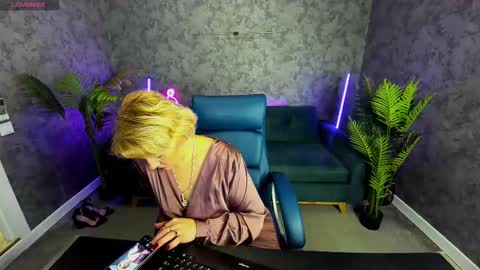 Sofia online show from November 2025 02:28:01 PM