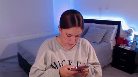 Snapshot of amarat_jolie chatting on January 2025 04:37:02 PM Mila online show from January 2025 04:37:02 PM