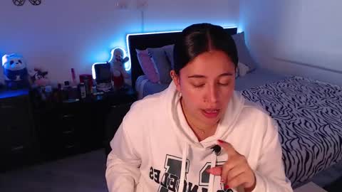 Snapshot of amarat_jolie chatting on February 2025 08:10:01 PM Mila online show from February 2025 08:10:01 PM