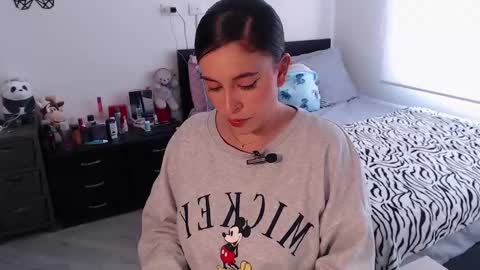 Snapshot of amarat_jolie chatting on February 2025 04:22:02 PM Mila online show from February 2025 04:22:02 PM