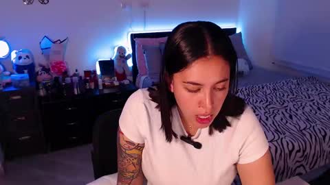 Snapshot of amarat_jolie chatting on February 2025 12:03:01 AM Mila online show from February 2025 12:03:01 AM