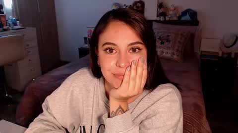 Snapshot of amarat_jolie chatting on February 2026 03:27:01 AM Mila online show from February 2026 03:27:01 AM