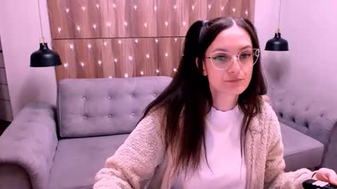 Snapshot of amazingeyes89 chatting on February 2026 12:10:02 PM Izza online show from February 2026 12:10:02 PM