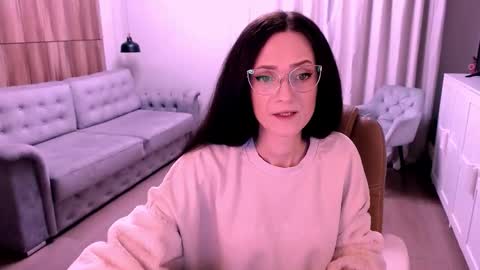 Snapshot of amazingeyes89 chatting on April 2026 09:40:02 AM Izza online show from April 2026 09:40:02 AM