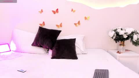 Amber grey online show from April 2026 07:32:01 PM