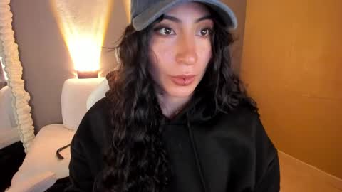 amber_curly online show from March 2025 04:00:02 PM