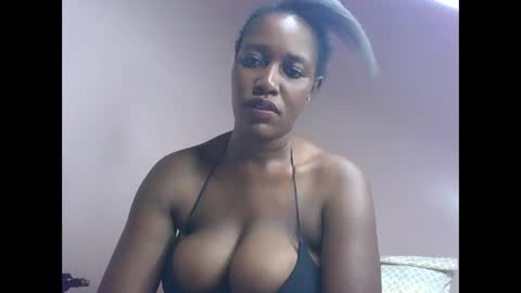 Snapshot of amber_cutie2 chatting on April 2026 02:04:01 AM amber_cutie2 online show from April 2026 02:04:01 AM