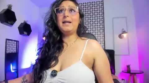 Snapshot of amber_gold113 chatting on June 2026 04:44:02 AM Amber online show from June 2026 04:44:02 AM